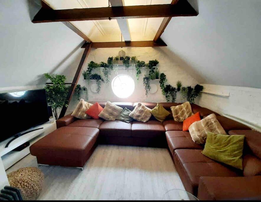 Lovely 1-Bedroom Serviced Apartment In Deal, Kent Dış mekan fotoğraf